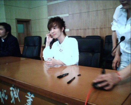 郭敬明与学生交流