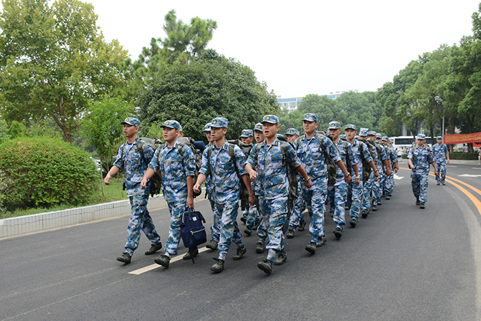 2016级新生军训教官进驻我院