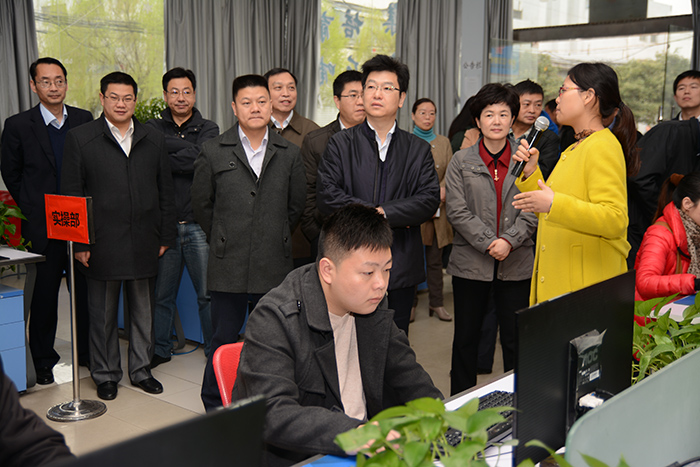 科技部专家组考察我院大学生创业孵化基地